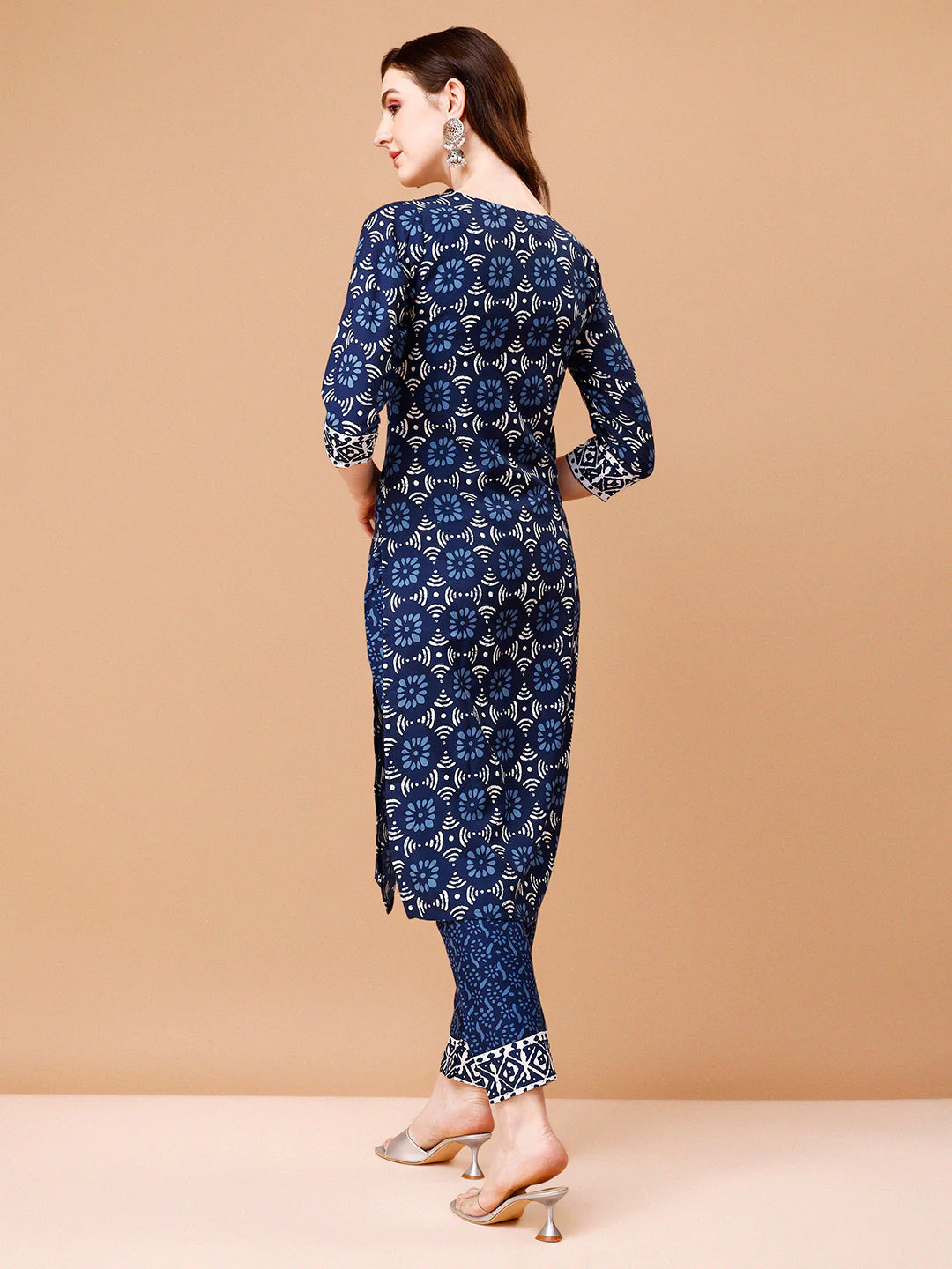 Women's Striking Blue Ikat Printed Kurta Pant With Dupatta