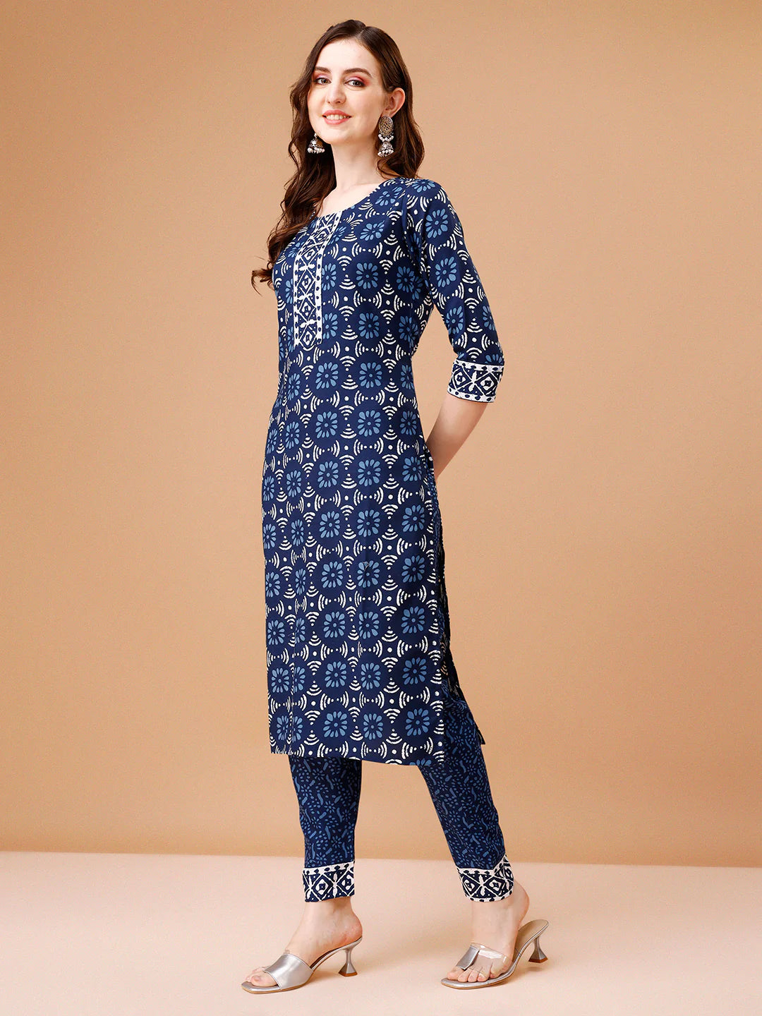 Women's Striking Blue Ikat Printed Kurta Pant With Dupatta