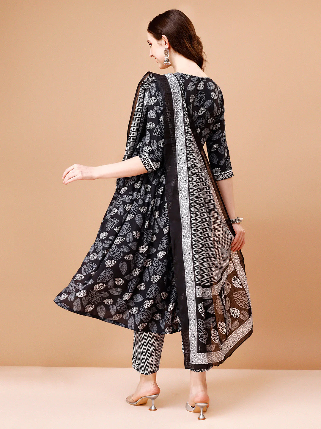 Women's Black Leaf Pattern Printed Kurta Pant With Dupatta