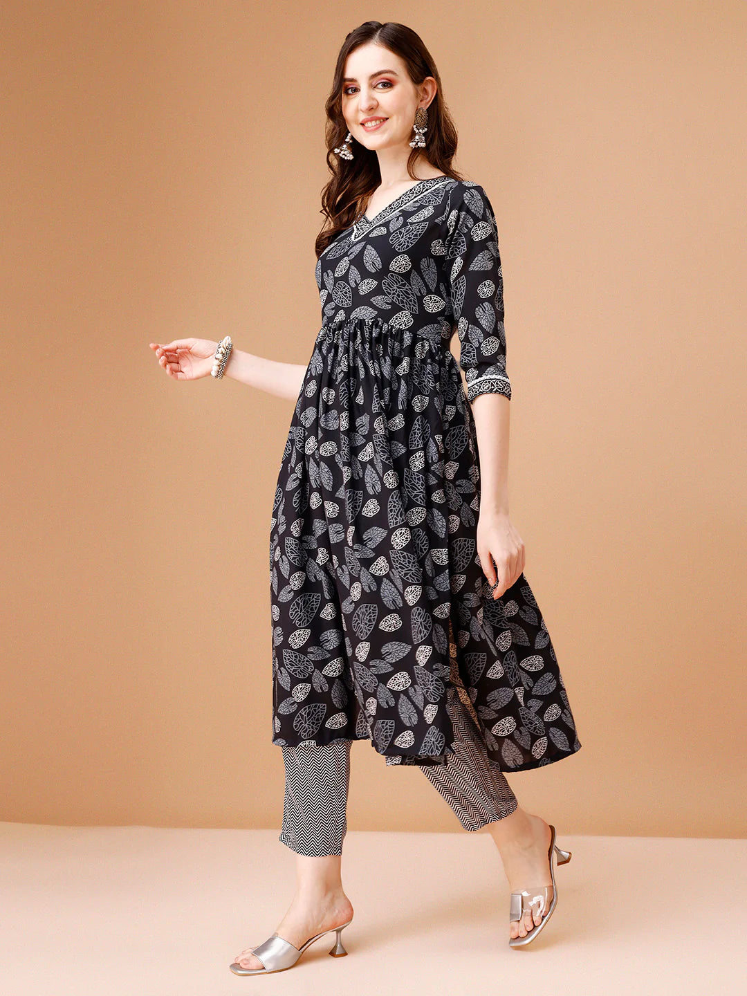Women's Black Leaf Pattern Printed Kurta Pant With Dupatta