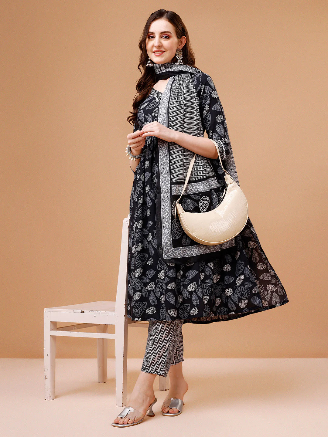 Women's Black Leaf Pattern Printed Kurta Pant With Dupatta