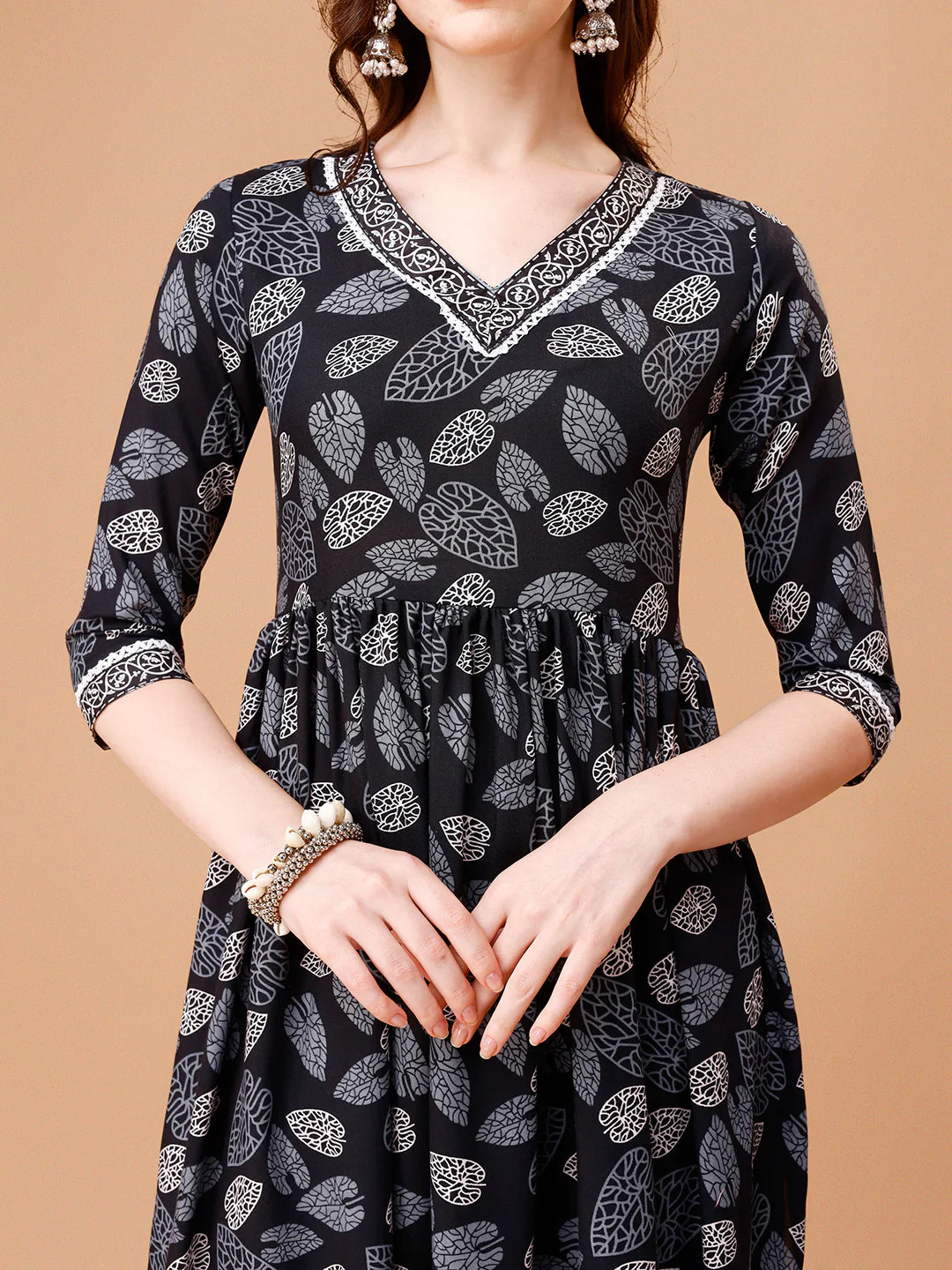 Women's Black Leaf Pattern Printed Kurta Pant With Dupatta