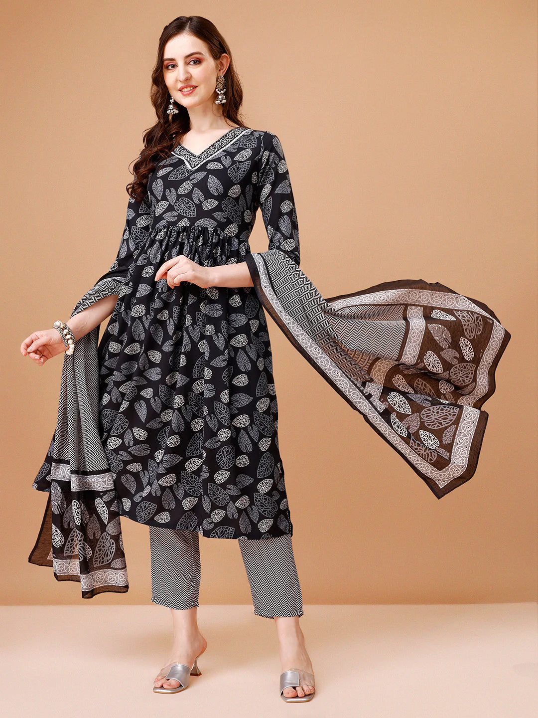 Women's Black Leaf Pattern Printed Kurta Pant With Dupatta