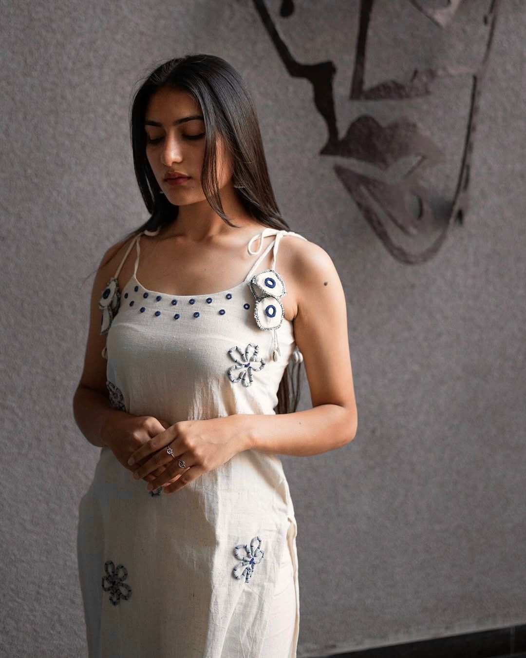 Trendy & Comfortable Roman Silk Kurta Set With Thread Work