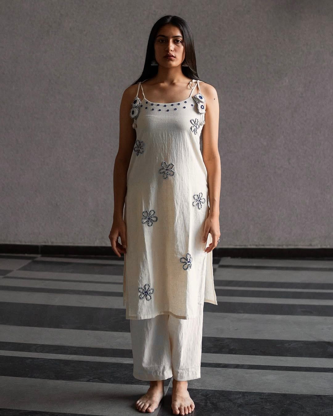 Trendy & Comfortable Roman Silk Kurta Set With Thread Work