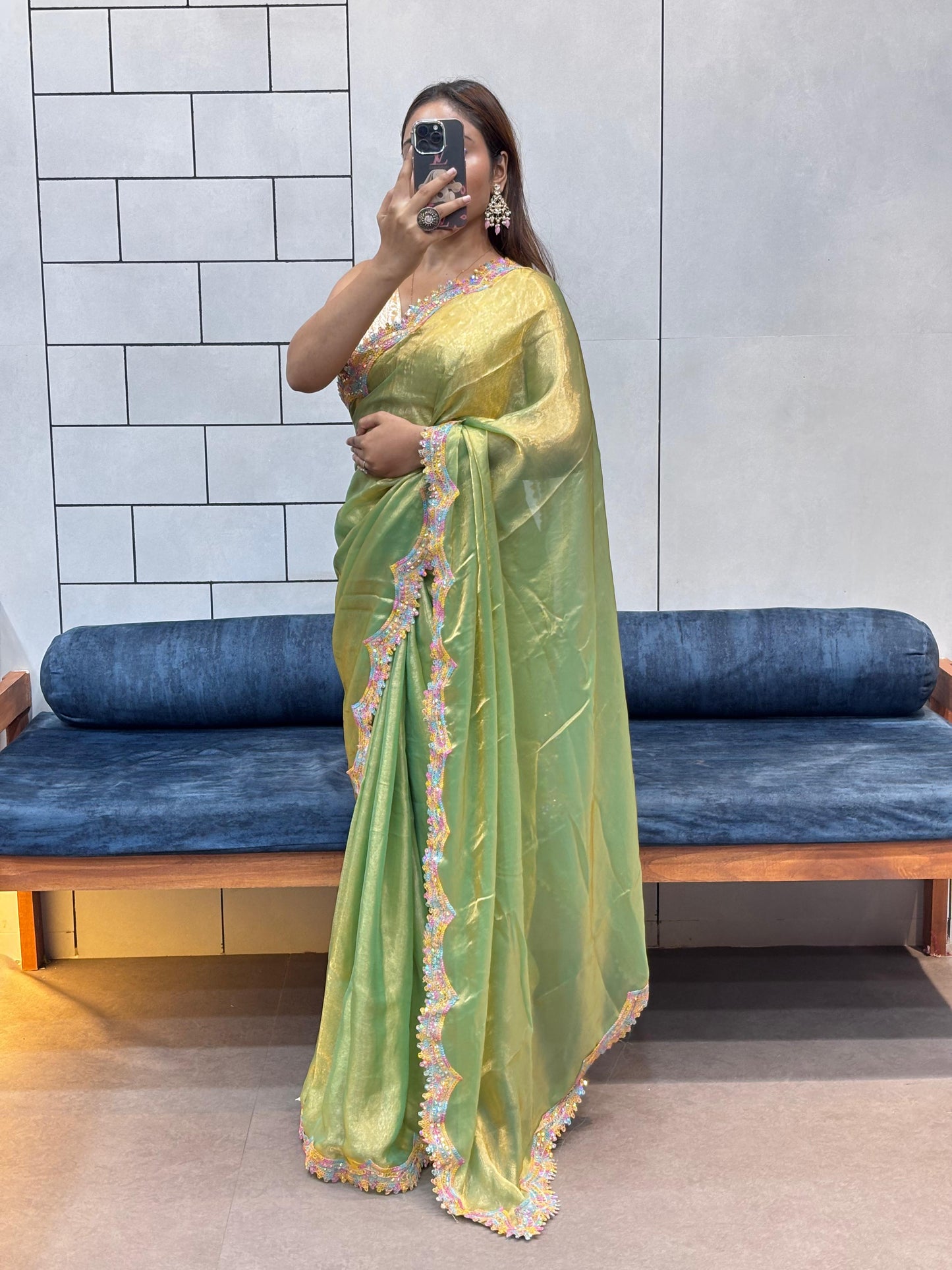 Stylish Rich Space Silk Two Tone Saree With Rainbow Cut Dana & Diamond Lace Work