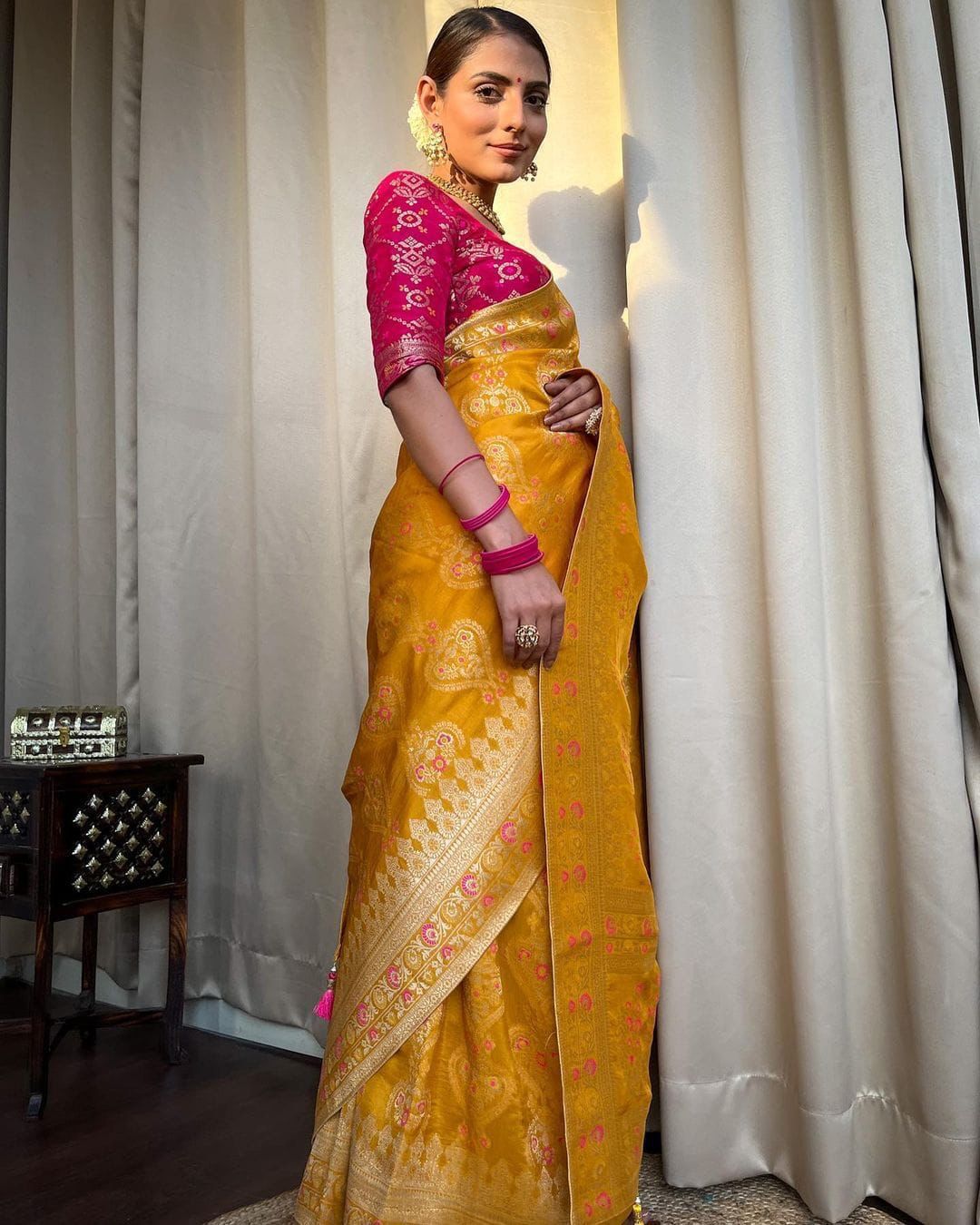Soft Silk Saree With Beautiful Pallu & Jacquard Pattern All Over