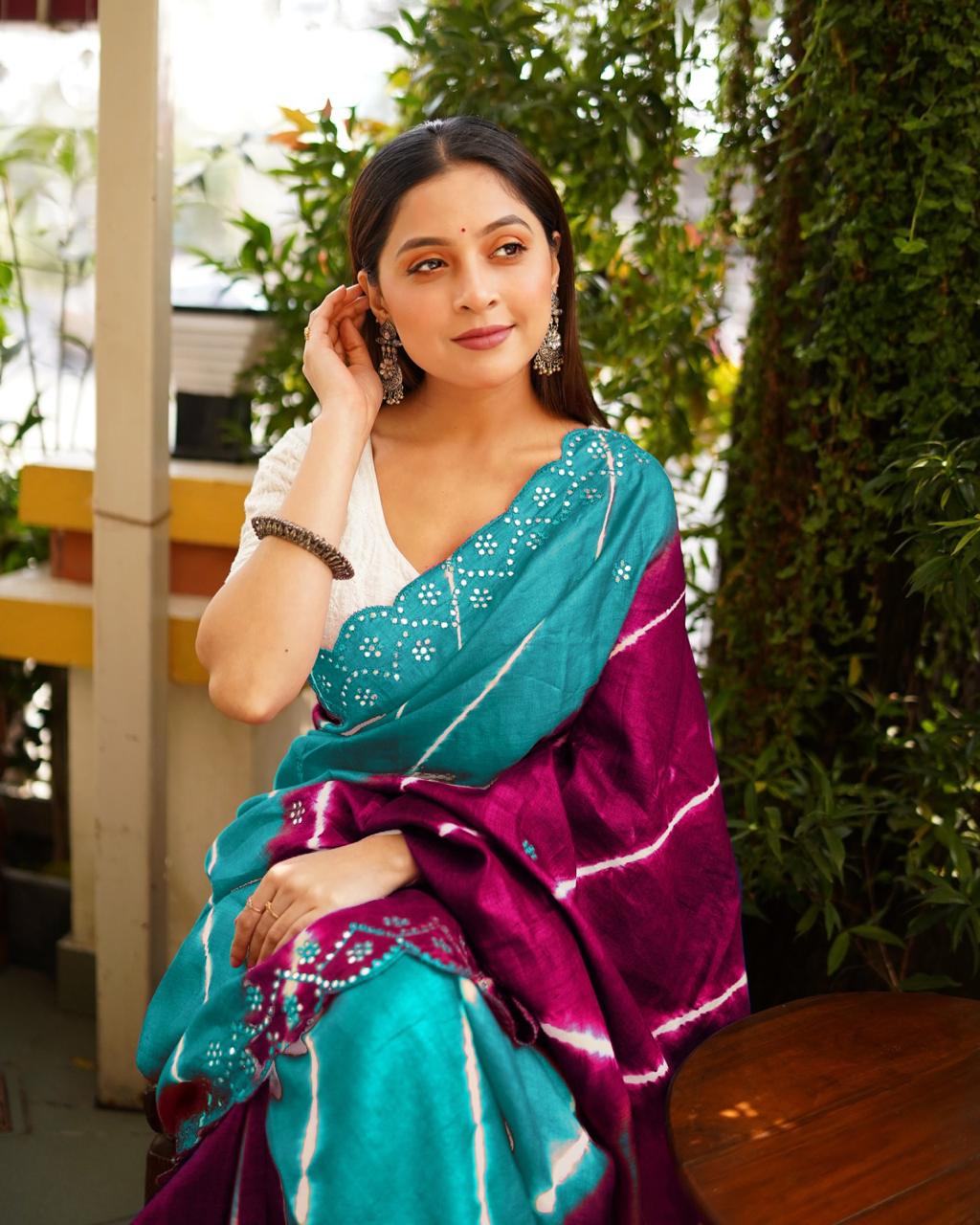 Premium Linen Saree With Print & Mirror Work Border