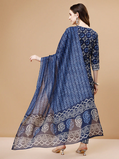 Women's Striking Blue Ikat Printed Kurta Pant With Dupatta