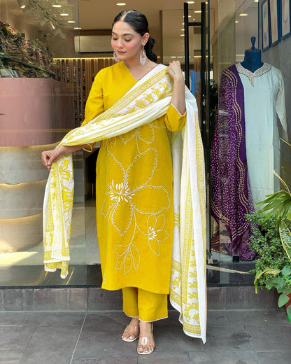 Gorgeous Viscose Chanderi Kurti Attractive Embroidery Work With Pant & Printed Dupatta Set