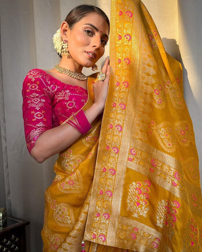 Soft Silk Saree With Beautiful Pallu & Jacquard Pattern All Over